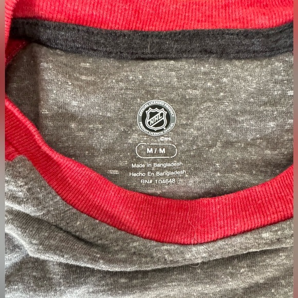 NHL licensed Chicago Blackhawks shirt - Picture 3 of 3